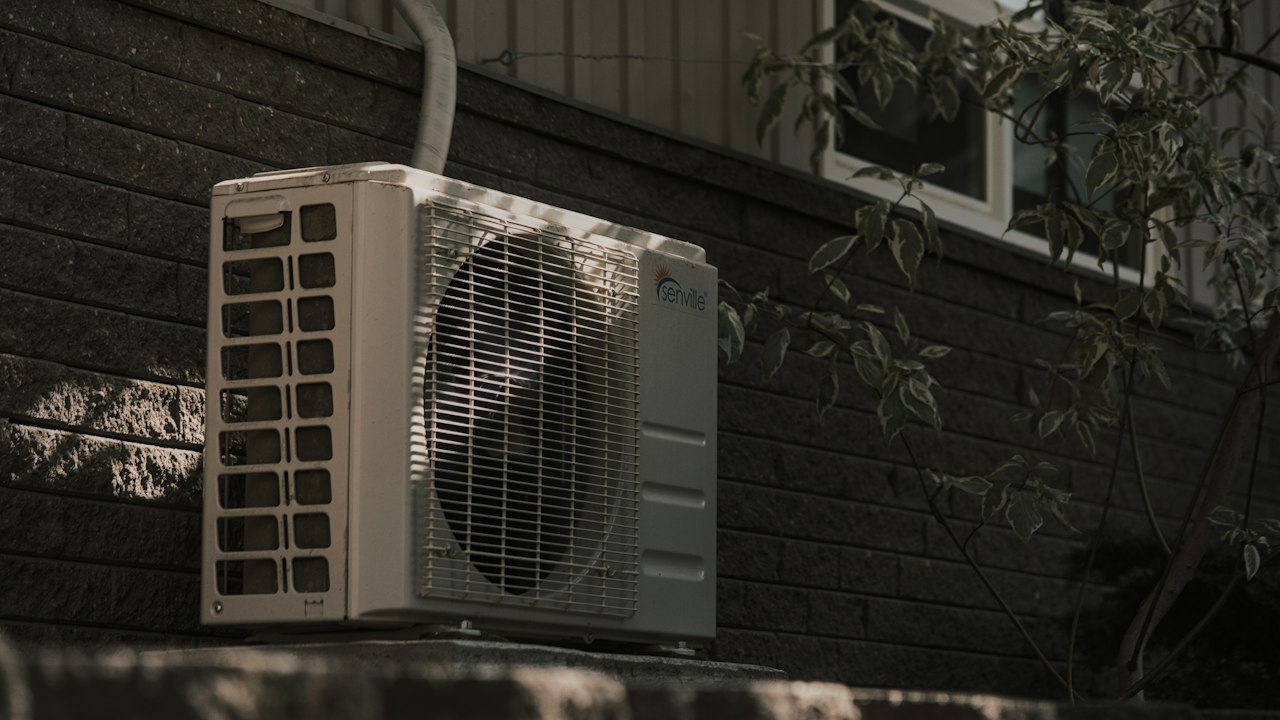 冷氣管線要在裝潢時先預留嗎？暗管、排水坡度與檢修孔