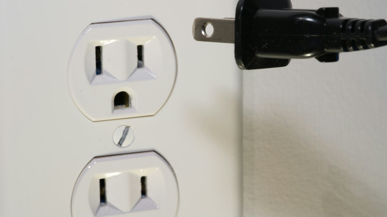 家電待機耗電有多少？哪些插頭值得拔、哪些不建議拔